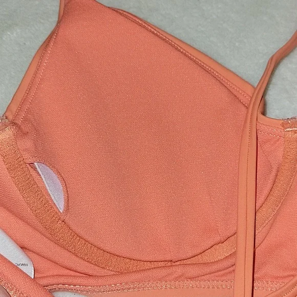 Women's Size L (12-14) Swim top worn once. - Picture 4 of 5